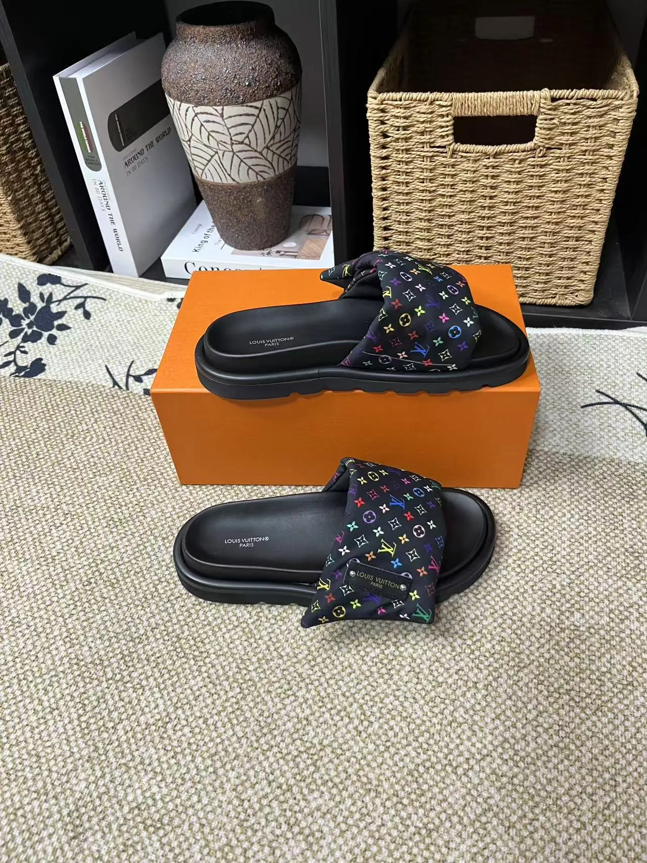 P340 yuan LV Louis Vuitton Full of high-end feel! A popular model among bloggers at home and abroad, it’s retro and fashionable, and looks stunning on your feet! Mainly recommended model on the official website★ ━━━━━ ЅᏇєєt ━━━━━ ▪️Upper: original calfskin ➕5D printing process ▪️Inner: imported mixed sheepskin ▪️Outsole: original molded foam outsole ▪️Size: Female 35-40 Men's 39-44 (women's 41 men's 45)